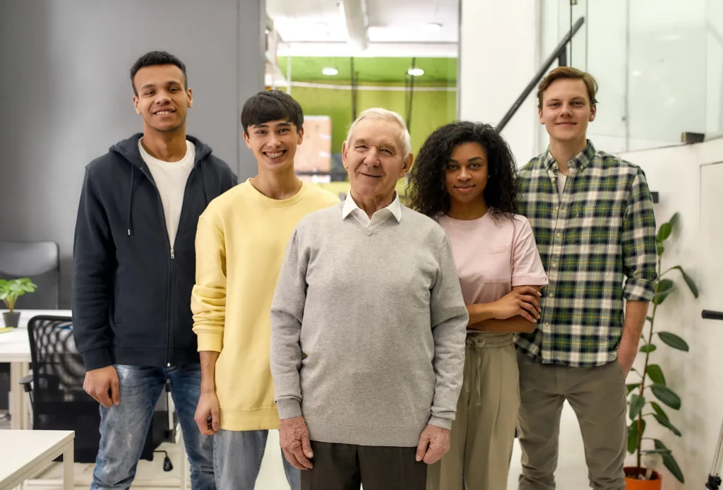 Équipe diverse collaborant ensemble